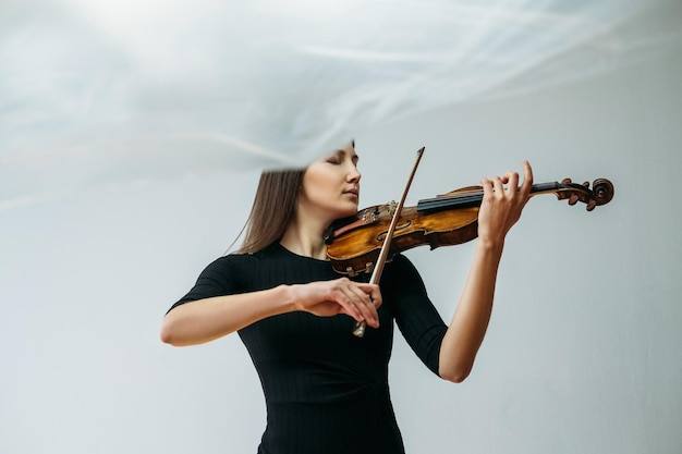 Auto de concerto online de mulher violinista inspirada