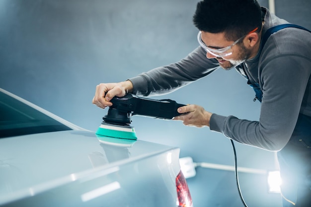 El auto estará limpio e impecable pronto.