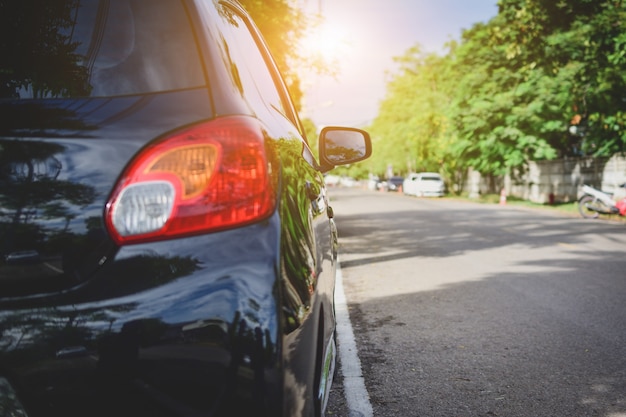 Auto geparkt auf der Straße, Auto auf der Straße