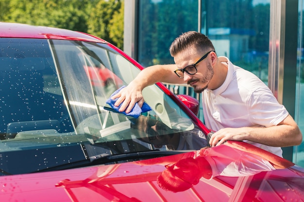 Auto reinigen und polieren