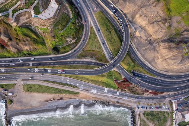 Autobahn der Costa Verde auf der Höhe des Stadtteils Miraflores Lima