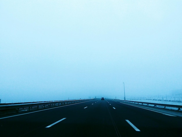 Foto autobahn gegen klaren himmel