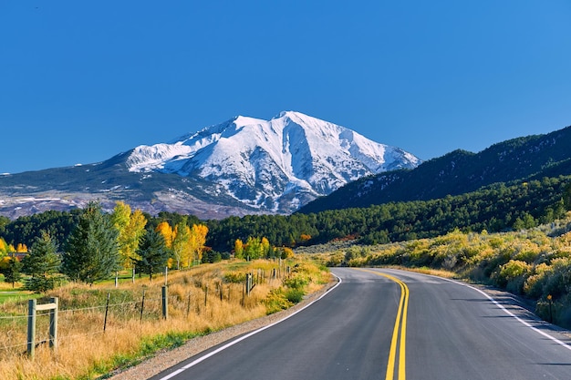 Autobahn im Herbst in Colorado USA