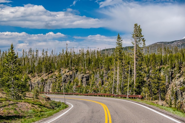 Autobahn im Yellowstone-Nationalpark