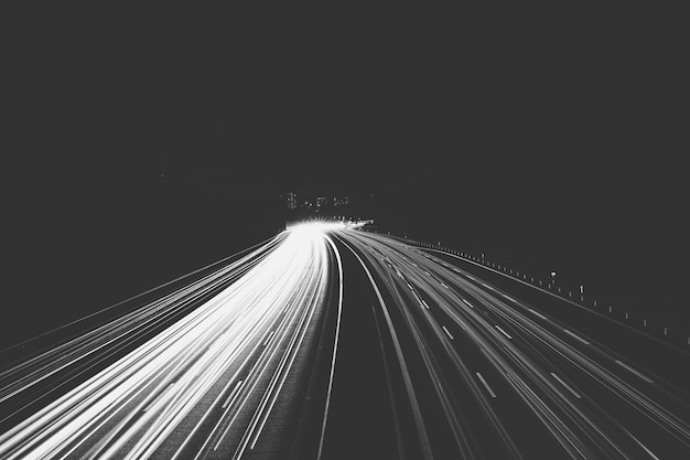 Autobahn in der Nacht