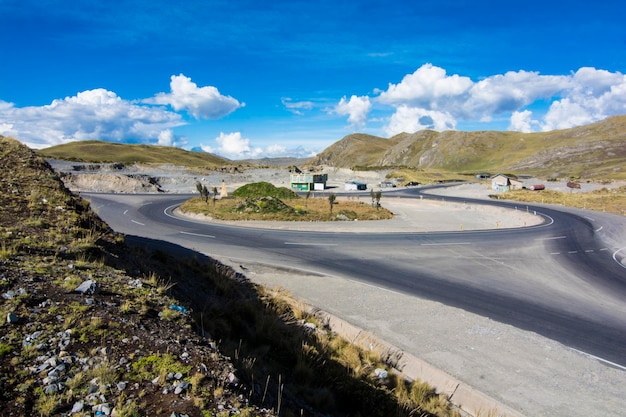 Autobahn Straßenbau Cerro de Pasco Anden Berge Peru Landschaft