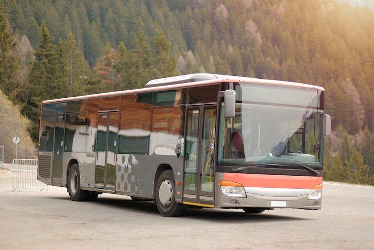 Foto un autobús que tiene la palabra autobús en él