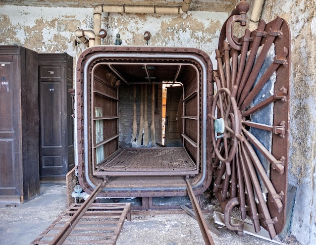 Autoclave usado para desinfetar colchões na lavandaria abandonada do Hospital Ellis Island