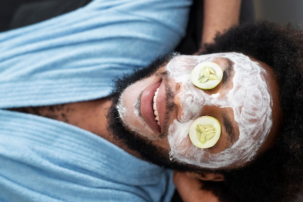 Autocuidado en casa con mascarilla