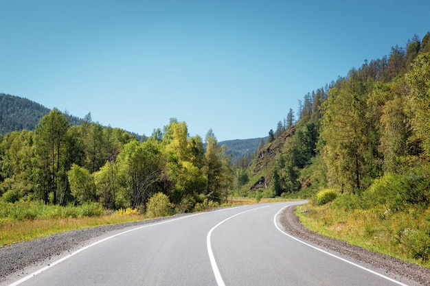 Autoestrada nas montanhas