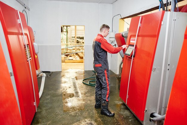 Automatisierte Kuhfarm Melkmaschine Moderne Milchproduktionstechnologie im Werk