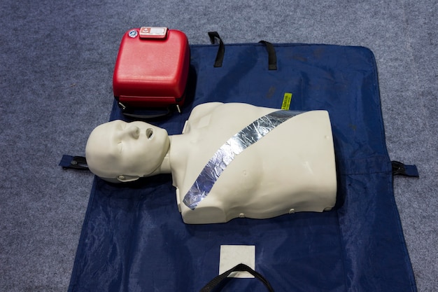 Automatisierter externer Defibrillator