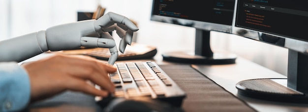 Automatización de codificación de programas por inteligencia artificial generativa o concepto de IA Colaboración entre la mano robótica y el desarrollador de software humano resolviendo depuración o escribiendo scripts