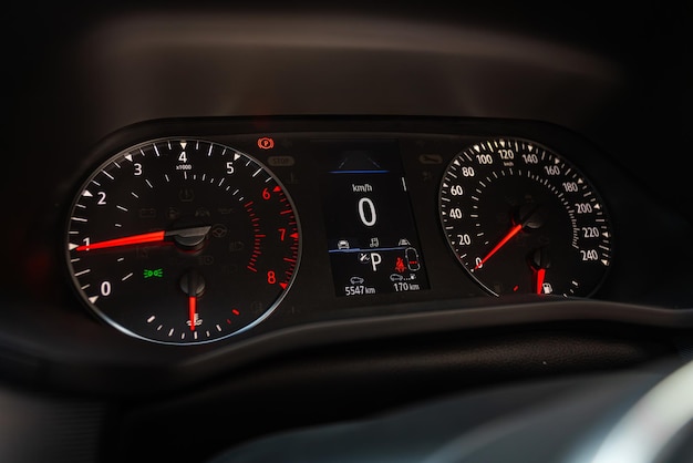 Autopaneel, digitaler, leuchtender Geschwindigkeitsmesser, Kilometerzähler und andere Werkzeuge