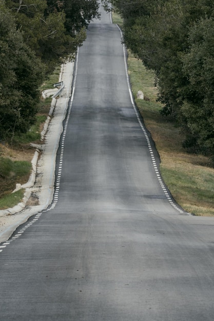 Autopista infinita desde el suelo