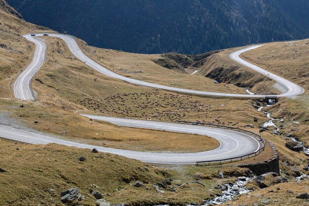 Foto autopista transfagarasan transfagarash la carretera más hermosa y peligrosa de europa rumanía cárpatos fagaras ridge