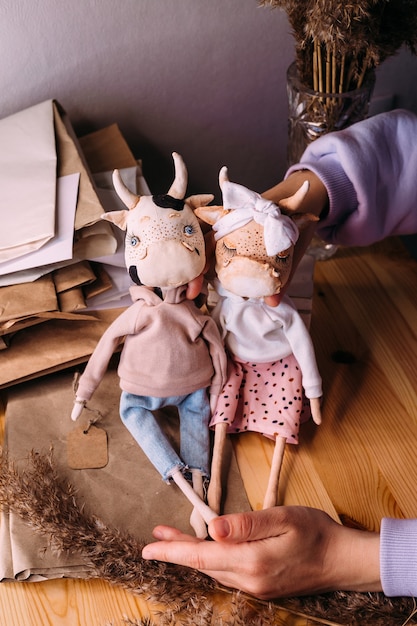 Autoren original selbstgemachte Puppe Stier und Kuh mit einem wunderschön bemalten Gesicht