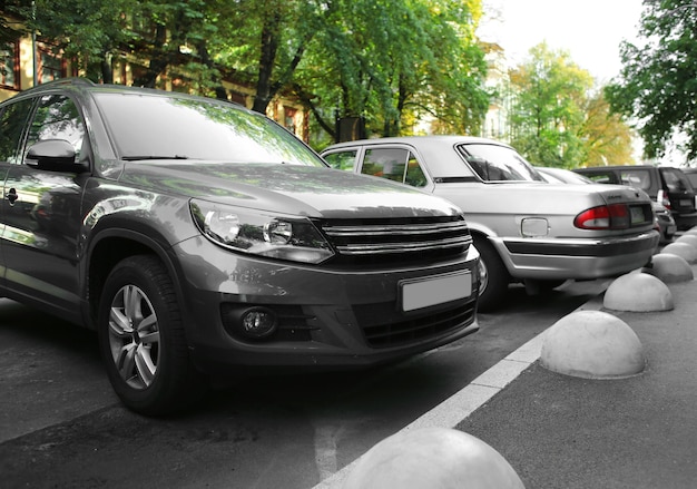 Autos en estacionamiento