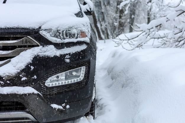 Autos mit Schnee bedeckt