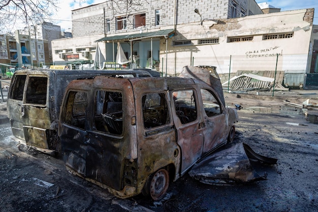 Autos quemados como resultado del bombardeo de Kiev Ucrania