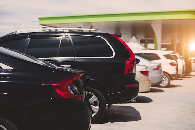 Autos en venta stock en estacionamiento de industria