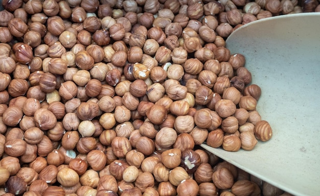 avellanas peladas en el mercado