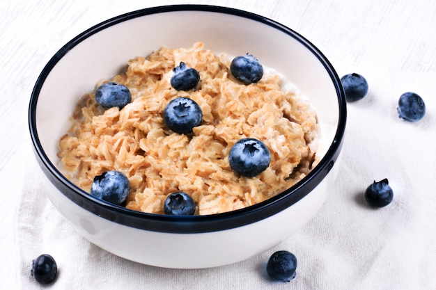 Avena con arándanos frescos