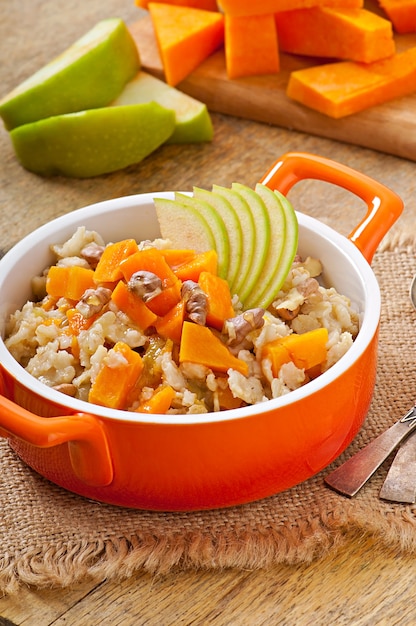 Avena con calabaza, manzanas, nueces y miel.