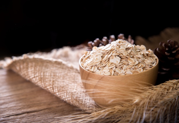 Avena en cuenco de madera