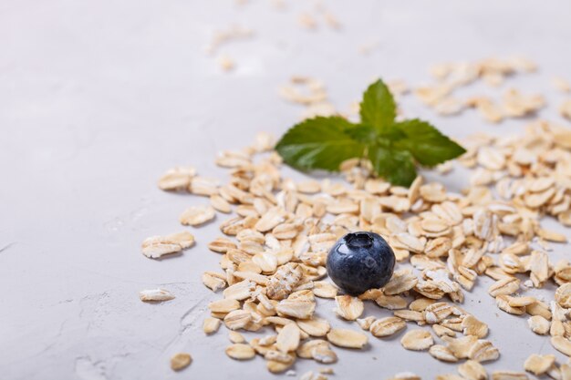 Avena, Granola. Desayuno saludable de verano