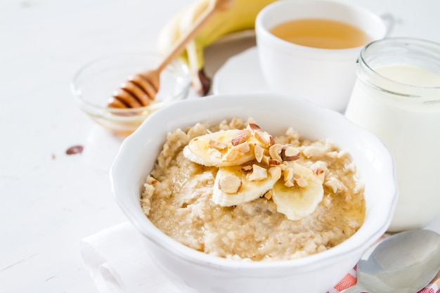 Avena Otoño En Tazón Blanco Miel De Plátano