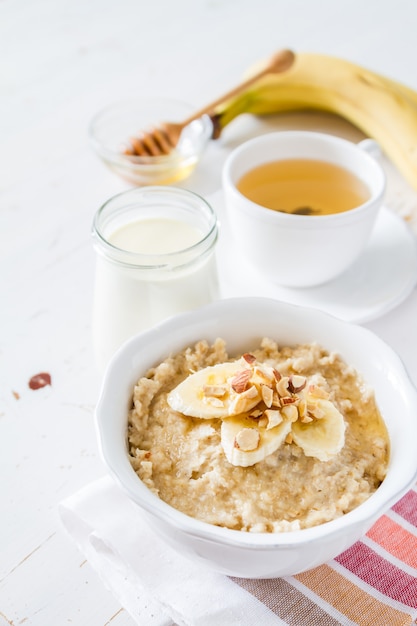 Avena Otoño En Tazón Blanco Miel De Plátano