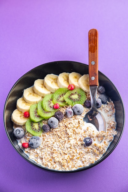 avena tazón de desayuno fruta vegetal leche sin gluten sin lactosa plátano kiwi berrie