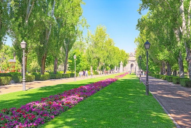 Avenida México en el Parque del Buen Retiro - el más grande y hermoso de los parques de Madrid. Madrid, España.