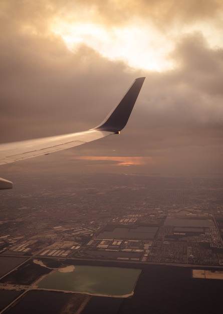 Foto avião céu viajar cidade nuvens