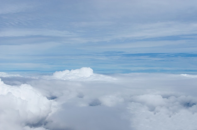 Avião e céu