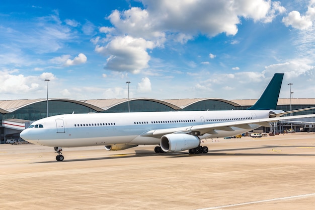 Avião no Aeroporto Internacional de Hong Kong