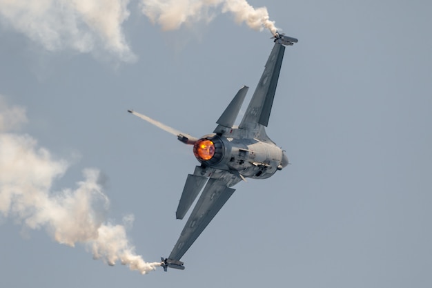 Avión F-16 belga pantalla individual