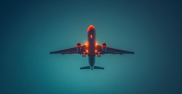 un avión de pasajeros está volando a través del cielo azul profundo en el estilo de verde y azul AI generativa