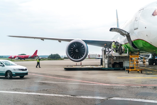 Foto un avión de turbina de motor a reacción de cerca, ingeniería de nueva tecnología