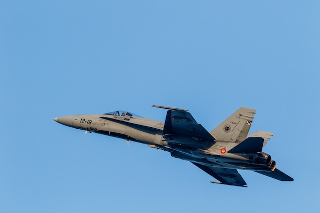 Foto avioneta f-18 hornet