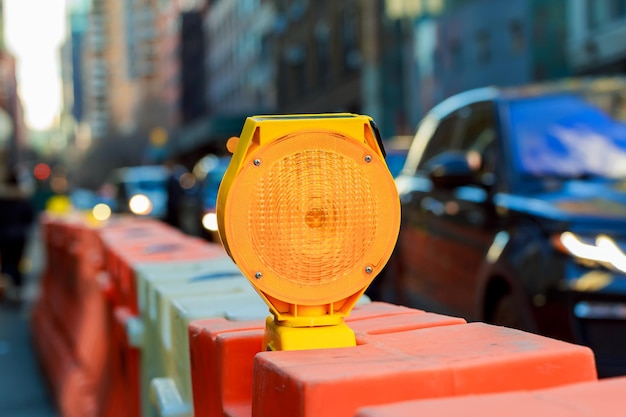 Aviso de sinal de trânsito amarelo luz de aviso amarela