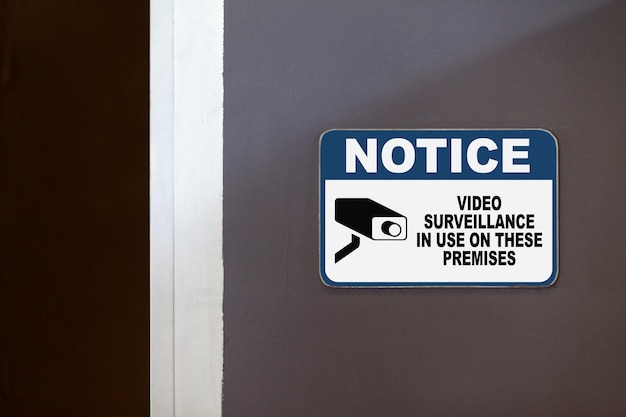 Aviso de vigilância por vídeo em uso nestas instalações