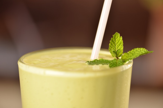 Avocado-Frappe mit Minze