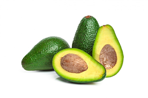 Avocado getrennt auf einem weißen Hintergrund