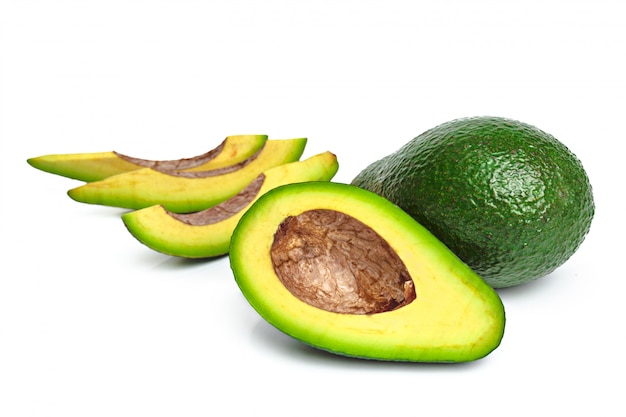 Avocado getrennt auf einem weißen Hintergrund