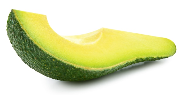 Avocado halb isoliert auf weißer Oberfläche. Reife frische grüne Avocado Clipping Path