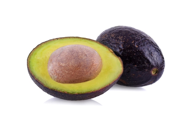 Avocado isoliert auf weiß