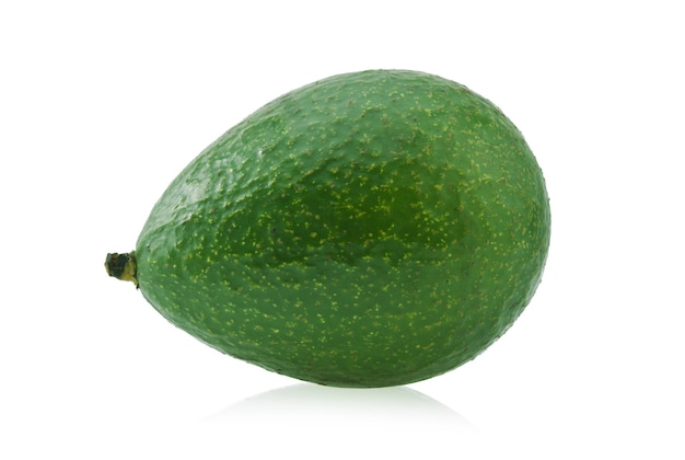 Avocado isoliert auf weißem Hintergrund.