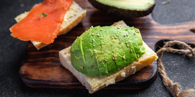 avocado sandwich frisch gesund mahlzeit essen snack auf dem tisch kopie raum essen hintergrund rustikal